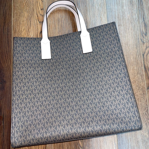 NWT Lg MK Kenly Tote Powdered Blush/Brown - Picture 3 of 5